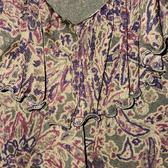 Mesh Sleeveless Blouse with neck ruffle - Picture 3 of 5